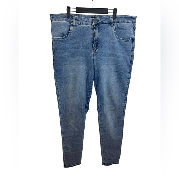 Universal Standard Medium Wash Straight Leg Jeans - Picture 1 of 5